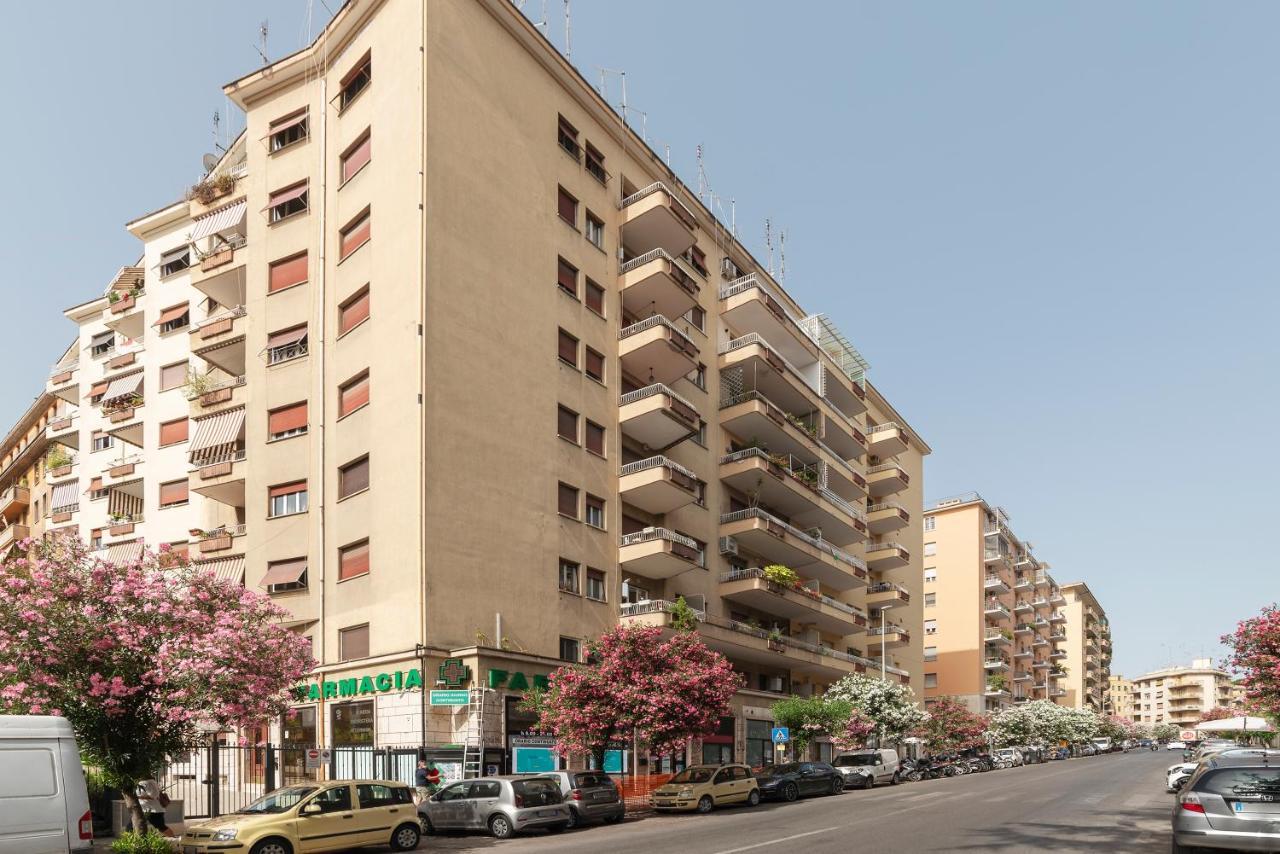 Roomy And Bright Apartment With Terrace Rome Exterior photo