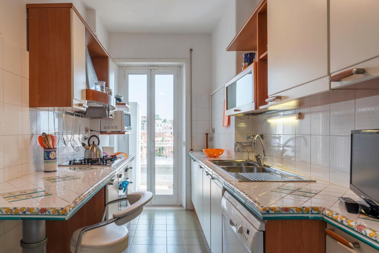 Roomy And Bright Apartment With Terrace Rome Exterior photo