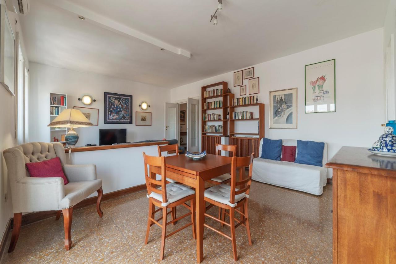 Roomy And Bright Apartment With Terrace Rome Exterior photo