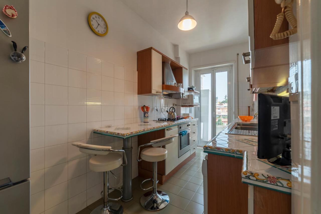 Roomy And Bright Apartment With Terrace Rome Exterior photo